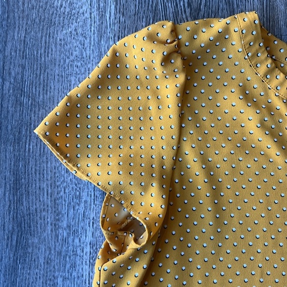 Hilary Radley Top Yellow V Neck Blouse Size Large Polka Dots Cap Sleeve Womens - Picture 3 of 8